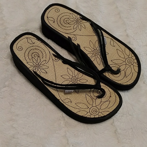 Esny flip flops - Picture 1 of 2